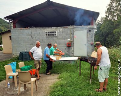 Les grillades étaient assurées par Hervé, Pierre, Serge et Abdel